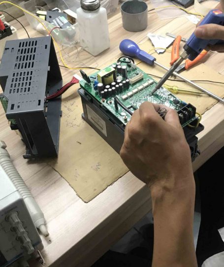 Sửa biến tần Hyundai báo lỗi chuyên nghiệp – Nhận máy, sửa xong trong ngày tại miền Nam